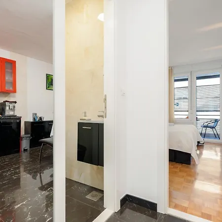 Apartman Theater