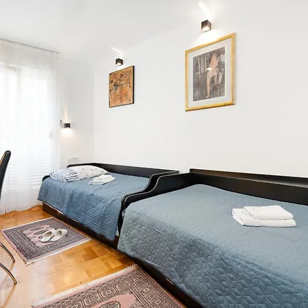 Theater Apartman
