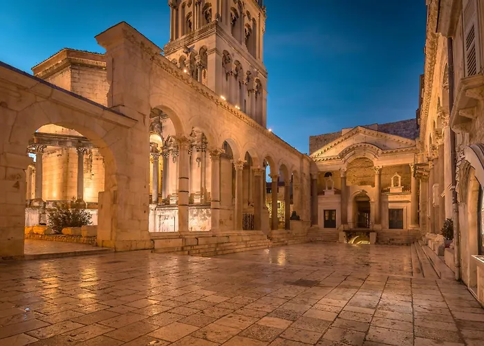 Theater * سبليت
